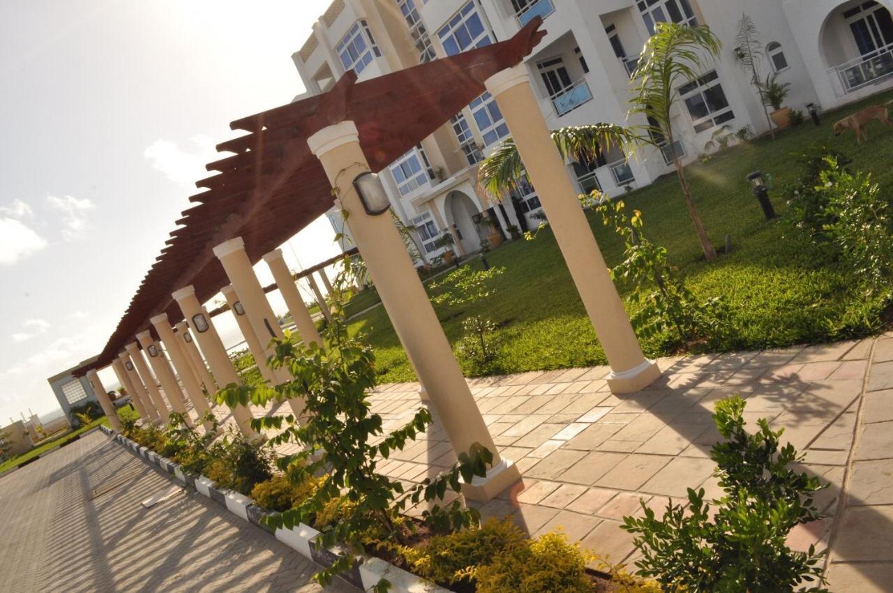 Apartamento Almasi Oceanfront Nyali Mombasa Exterior foto